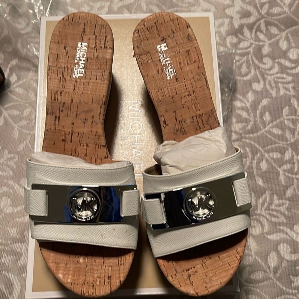 SZ 8 brand new Michael Kors wedges !!! - Picture 1 of 4